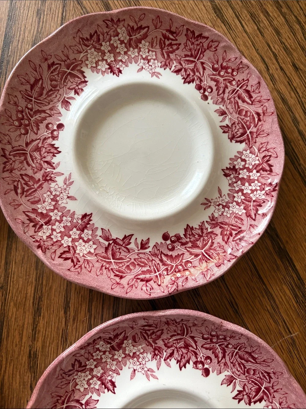 Romantic England Red (Round, Dishwasher Safe Mark) by J & G MEAKIN